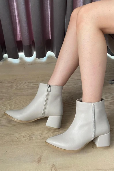 Kadın York Krem Cilt Yandan Taşlı ( 6 cm ) Topuklu Sivri Burun Bot - 4