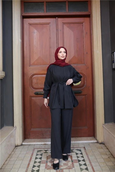 Belden Bağcıklı Büzgülü Kısa Tunik İkili Tesettür Eşofman Takımı - (38-46) - 71298 - Siyah ürün görseli