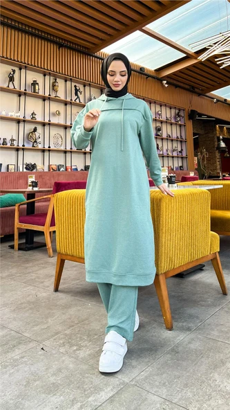 Uzun Tunik Kapşonlu Kenardan Yırtmaçlı İkili Spor Takım - 03034-1.100 - Çağla Yeşili - Resim 2