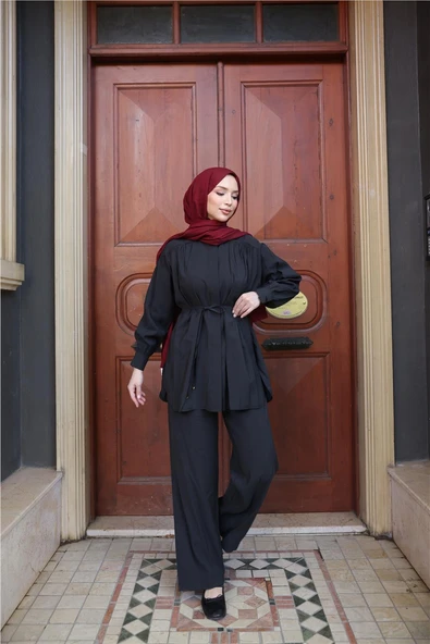 Belden Bağcıklı Büzgülü Kısa Tunik İkili Tesettür Eşofman Takımı - (38-46) - 71298 - Siyah - Resim 2