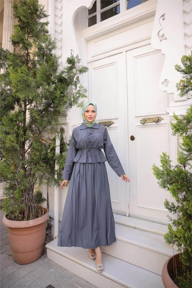 Gömlek Yaka Büzgülü, Bağcıklı Kısa Tunik Dökümlü Etek Takımı - (38-46) - 71291 - Füme ürün görseli