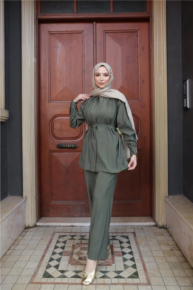 Belden Bağcıklı Büzgülü Kısa Tunik İkili Tesettür Eşofman Takımı - (38-46) - 71298 - Haki - 3