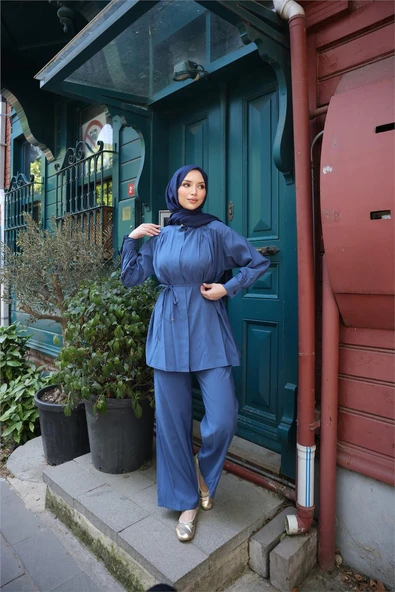 Belden Bağcıklı Büzgülü Kısa Tunik İkili Tesettür Eşofman Takımı - (38-46) - 71298 - İndigo - Resim 3