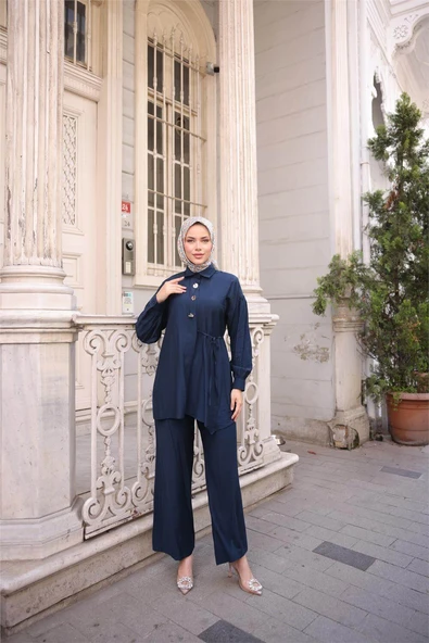 Gömlek Yaka Belden Yarı Bağcıklı Cepli Metal Düğme Detaylı İkili Tesettür Eşofman Takımı - (38-46) - 71293 - Lacivert ürün görseli