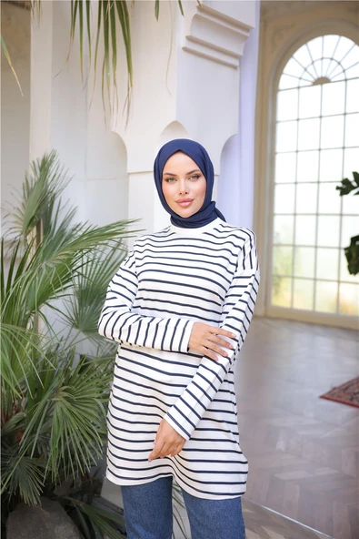 O Yaka Yatay Çizgili Uzun Kollu Kısa Yırtmaçlı Tunik - (38-46) - 71295 - Lacivert ürün görseli