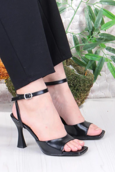 Fort 5134 Ares Tek Bantlı İnçe Yüksek Topuklu Kadın Ayakkabı ürün görseli