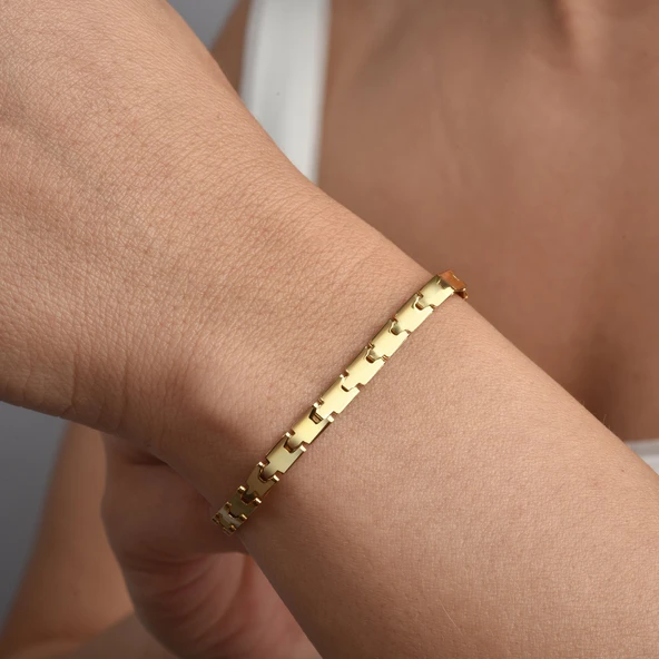 14 Ayar Altın Kaplama İtalyan Gösterişli Birbirine Geçen Kare Hafif Gümüş Bileklik - BP00105 - Resim 2