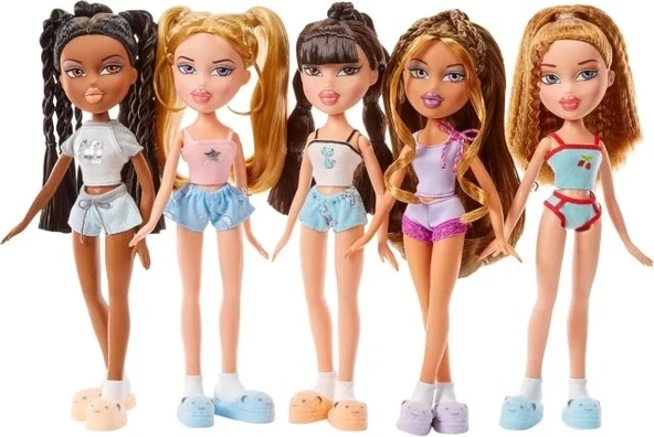 Bratz Pijama Partisi Cloe Moda Bebeği ve 2 Takım Pijama - 6