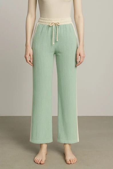 SU YOLU GARNİLİ DÜZ PAÇA PANTOLON ürün görseli