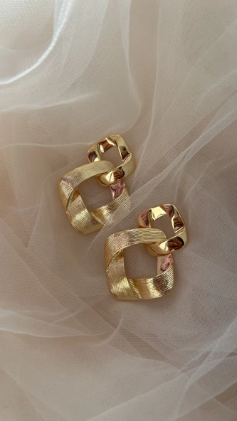 14 K kararmaz küpe ürün görseli