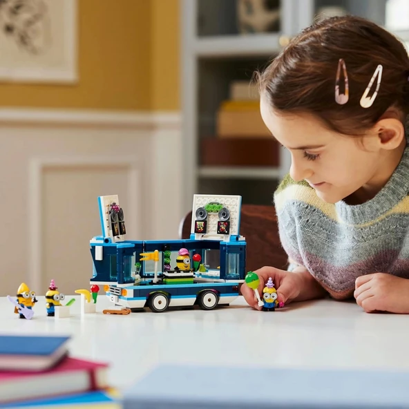 LEGO Despicable Me 4 Minyonların Müzikli Parti Otobüsü 75581 7 Yaş ve Üzeri Çocuklar İçin Yaratıcı Oyuncak Yapım Seti (3 - Resim 2