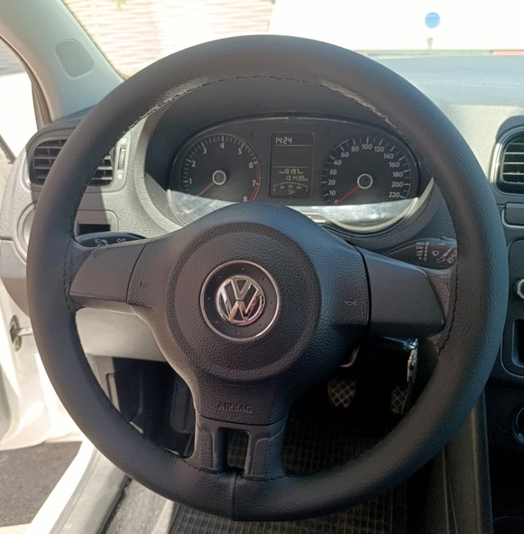 DİKİŞLİ DİREKSİYON KILIFI İT-HAL SİYAH DERİ SİYAH DİKİŞLİ VW POLO İÇİN ürün görseli