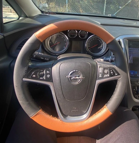 DİKİŞLİ DİREKSİYON KILIFI TABA DERİ SİYAH DERİ SİYAH DİKİŞLİ OPEL ASTRA INSİGNİA İÇİN ürün görseli