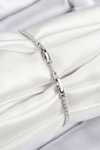 Pirinç Renkli Zirkon Taşlı Geometrik Model Gümüş Renk Kadın Bileklik - Resim 2