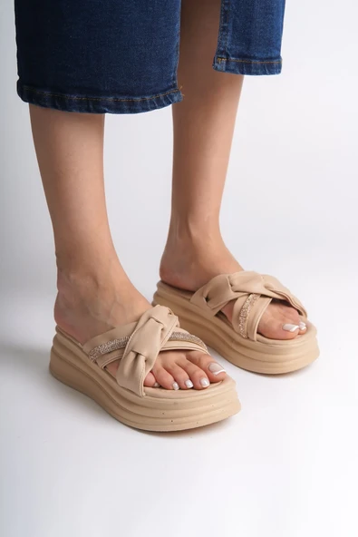 JET-CLARA Düz Topuklu Kurdele Desenli Taşlı Kalın ve Ortopedik Taban Kadın Terlik  CTT - Ten ürün görseli