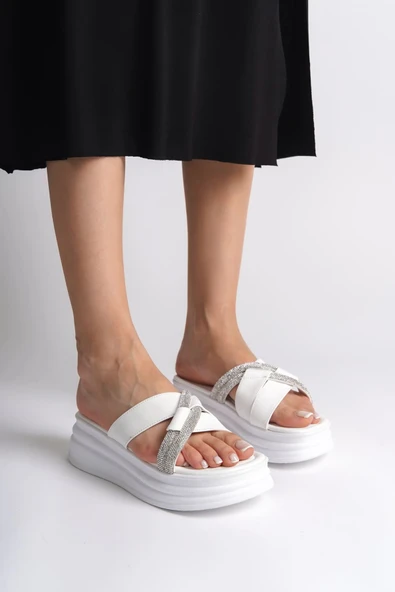 JET-RUBY Düz Topuklu Taşlı Çapraz Şeritli Kalın ve Ortopedik Taban Kadın Terlik  CBT - Beyaz ürün görseli