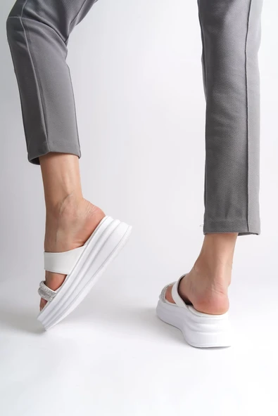 JET-SARAH Düz Topuklu Taşlı Şeritli Kalın ve Ortopedik Taban Kadın Terlik  CBT - Beyaz - Resim 3