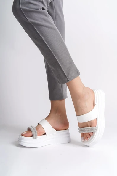 JET-SARAH Düz Topuklu Taşlı Şeritli Kalın ve Ortopedik Taban Kadın Terlik  CBT - Beyaz - Resim 2