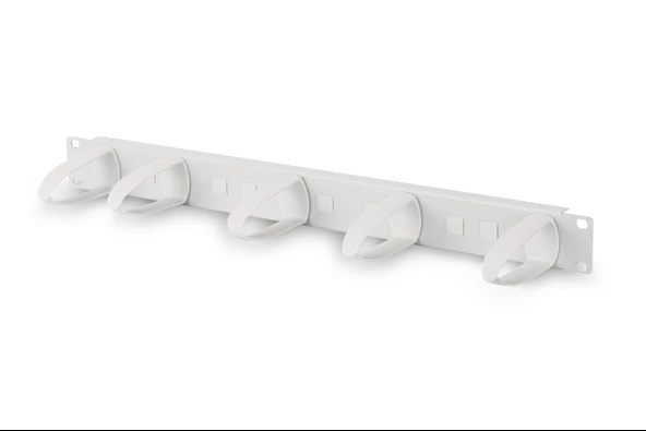 1U Kablo Düzenleme Panel'i, 5 x Plastik Kablo Halkalı, Döndürülebilir ve Sökülebilir, 31 x 85 mm, Montaj Parçaları Dahil, Gri Renk (RAL 7035)<br>
1U Cable Management Panel