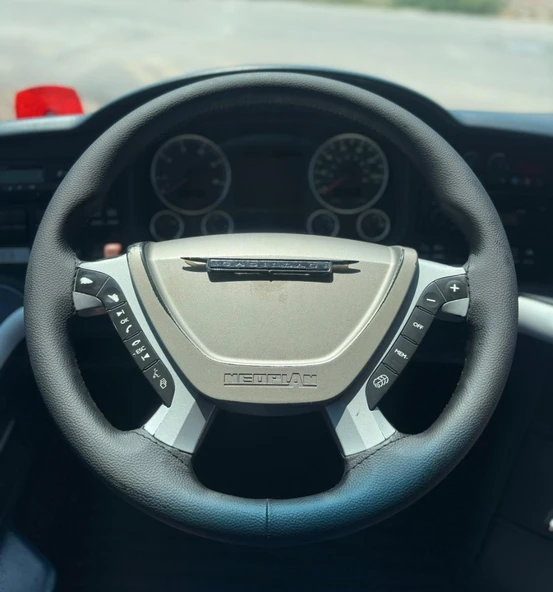 DİKİŞLİ DİREKSİYON KILIFI SİYAH DERİ SİYAH DİKİŞLİ NEOPLAN OTOBÜS İÇİN ürün görseli