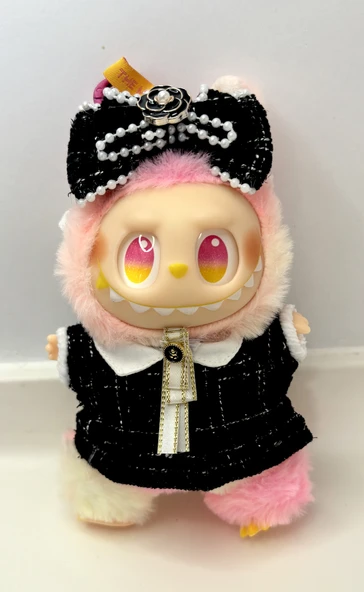 Kıyafetli Pembe Labubu - 1