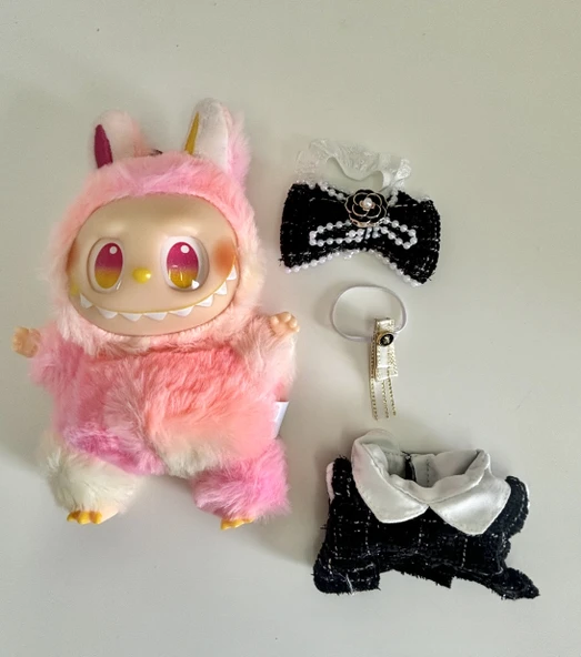 Kıyafetli Pembe Labubu - 3