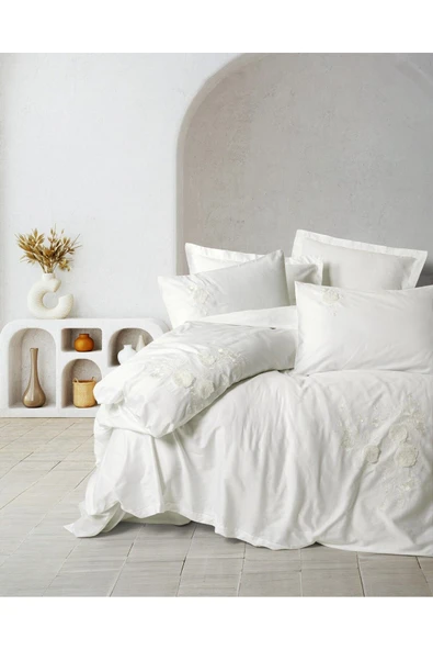 3D Nakışlı Saten Çift Kişilik Nevresim Takımı Gembira Beyaz ürün görseli
