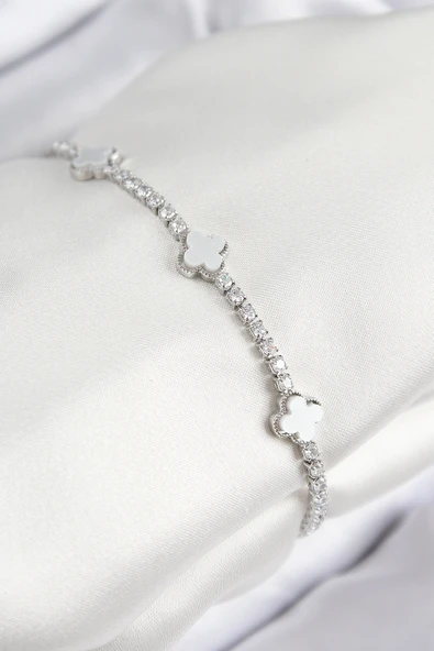 Pirinç Zirkon Taşlı Yonca Model Gümüş Renk Kadın Bileklik