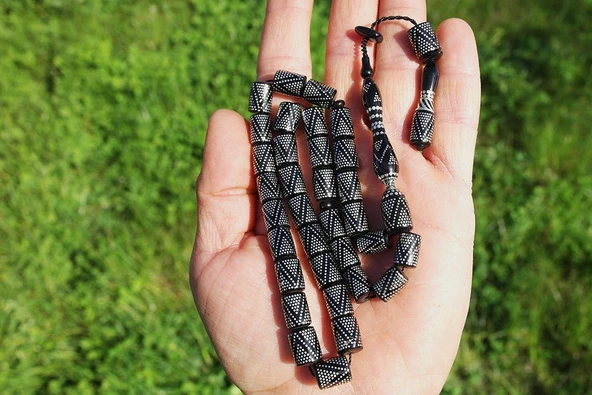 Kesme Piramit Zikzak İşlemeli Oltu Taşı  Tespih - Resim 3