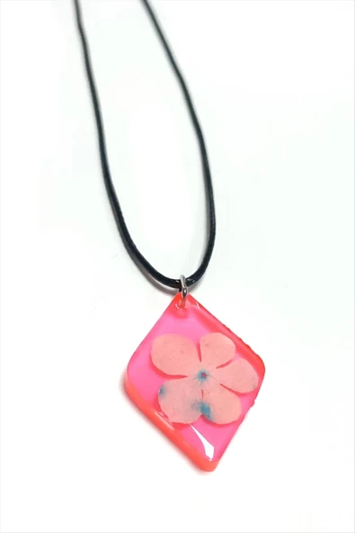 Kartopu Çiçeği Baklava Dilimli Epoksi Kolye ürün görseli