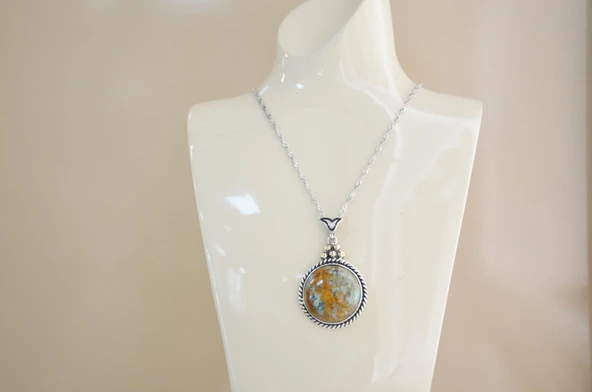 Dolunay Gümüş Çerçeve Zümrüt Kadın Kolye ürün görseli