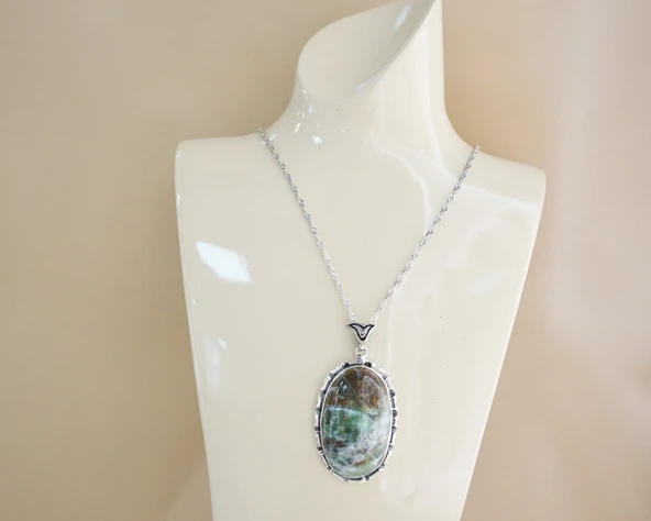 Dünya Gümüş Çerçeve Zümrüt Kadın Kolye ürün görseli