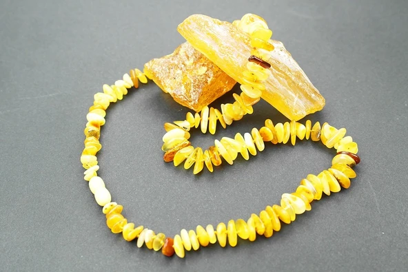 Kestane Işıltısı Doğal Kesim Damla Kehribar Yetişkin Kolye ürün görseli