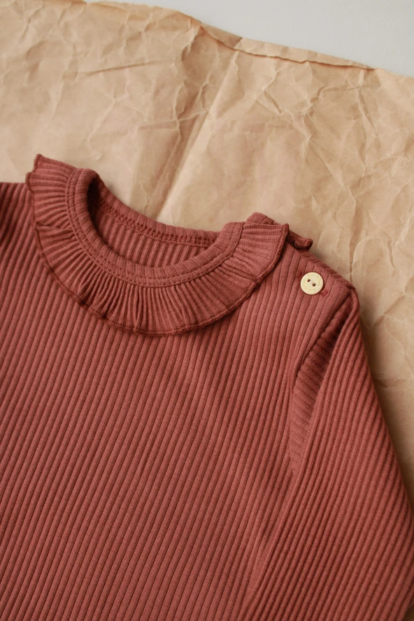 Çikolata Tavşan Nakışlı Fırfırlı Kız Üst - Resim 2