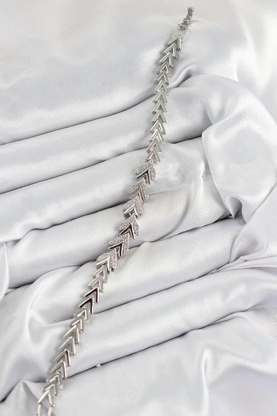 Pirinç Zirkon Taşlı Sıralı Ok Model Gümüş Renk Kadın Bileklik - TJ-BB7526 - Resim 2