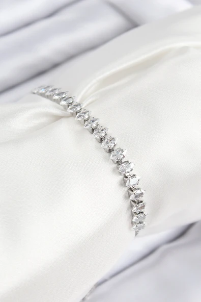 Pirinç Zirkon Taşlı Damla Model Gümüş Renk Asansörlü Kadın Bileklik ürün görseli 1