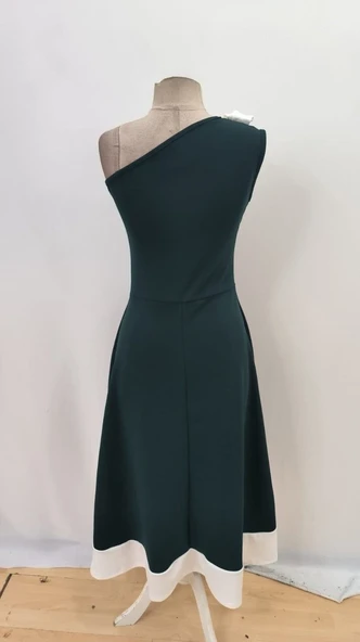 Lucky Life Kadın Tek Omuzu Açık Omuzlardan Kurdela Detaylı çift Renkli Ithal Krep Elbise - Resim 5