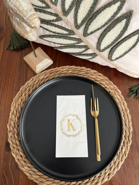 Gold Yaldızlı Beyaz Çelenkli K Harfi Garson Peçete 16 Adet ürün görseli 1