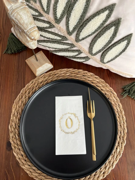 Gold Yaldızlı Beyaz Çelenkli Ö Harfi Garson Peçete 16 Adet ürün görseli 1