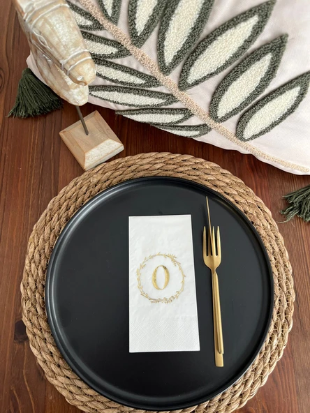 Gold Yaldızlı Beyaz Çelenkli O Harfi Garson Peçete 16 Adet ürün görseli 1