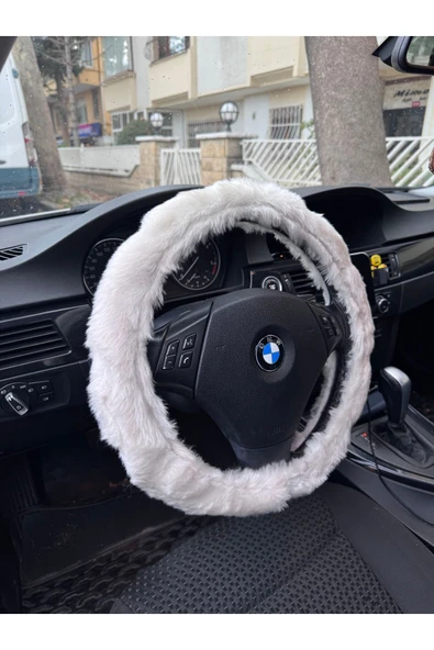 Peluş tüylü direksiyon kılıfı beyaz - peluş direksiyon kılıfı ürün görseli