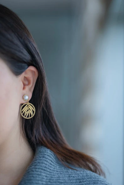 MORESUN İnci Yaprak Çelik Küpe ürün görseli