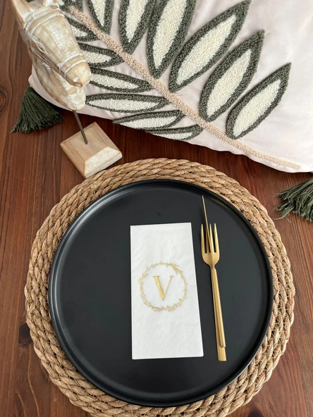 Gold Yaldızlı Beyaz Çelenkli V Harfi Garson Peçete 16 Adet ürün görseli 1