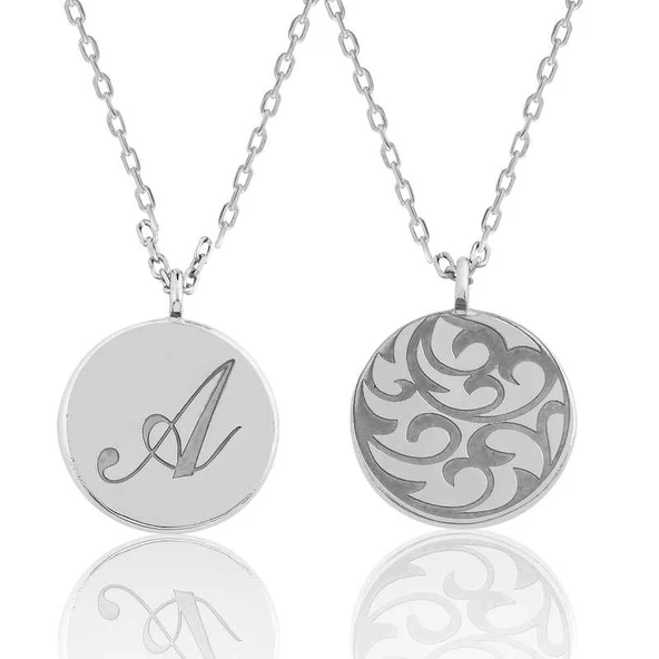 Gümüş Arkası Desenli Harfli Plaka Kolye ürün görseli