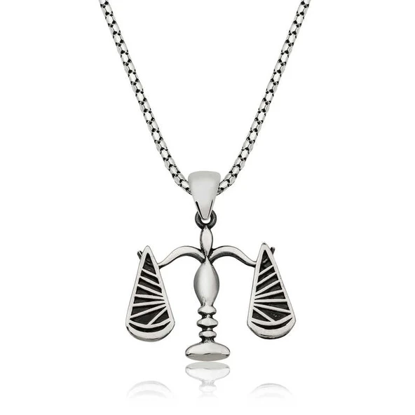 Gümüş Adalet Terazisi Kolye ürün görseli