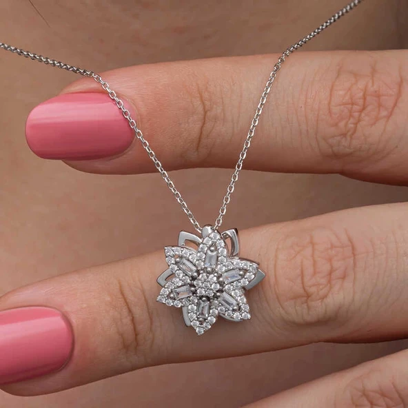 ​Gümüş Yıldız Baget Taşlı  Dönen Stres Kadın Kolye ürün görseli