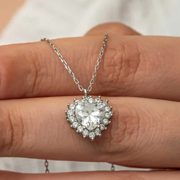 Gümüş Zirkon Taşlı Kalp Kadın Kolye ürün görseli