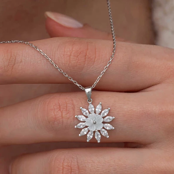 Gümüş Beyaz Manolya Çiçeği Kadın Kolye - Resim 2