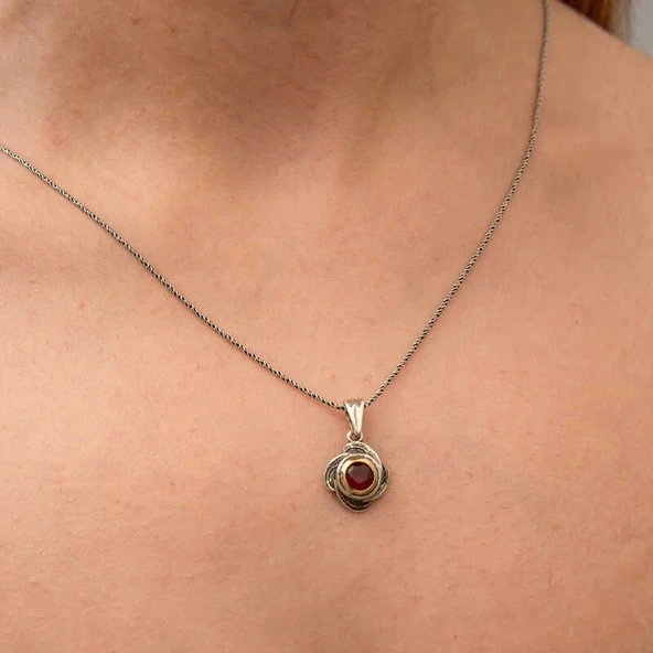 Gümüş Kırmızı Taşlı Gül Model Kadın Kolye - Resim 3
