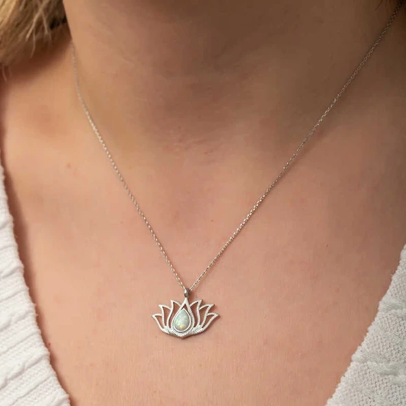 Gümüş Beyaz Opal Taşlı Lotus Kadın Kolye - Resim 4